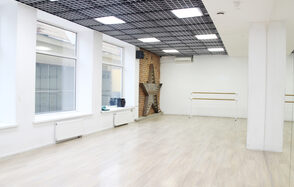 Gold&Dance Светлый лофт с окнами на Новокузнецкой