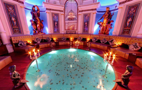 Dissident. Круглый зал в историческом здании