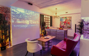 DVOR. Стилизованный зал в баре 