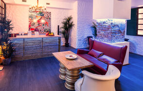 DVOR. Стилизованный зал в баре 