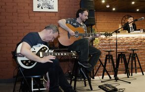 Стильный двухуровневый лофт