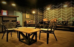 Уютный ресторан в центре города под закрытие