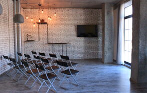 Уютное лофт-пространство с гамаком