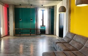 Уютное лофт-пространство с гамаком