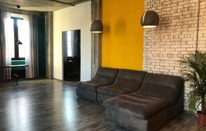 Уютное лофт-пространство с гамаком