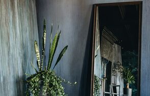 A sophisticated room for photo shoots and parties