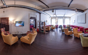 Лофт с уютными креслами