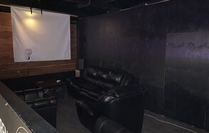 Универсальный лофт с зеркальной стеной