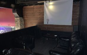 Универсальный лофт с зеркальной стеной