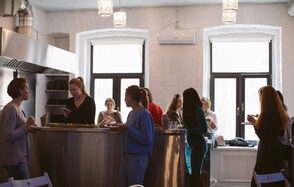 Пространство для мероприятий с кухней