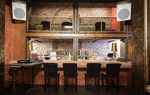 Лаунж бар под закрытие