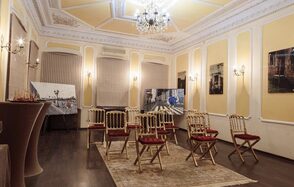 Зал в историческом особняке