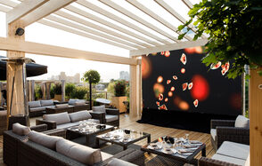 Двухэтажный ресторан с террасой под закрытие