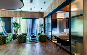 Двухэтажный ресторан с террасой под закрытие