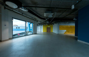 Техноград Просторное помещение с летней террасой и балконами