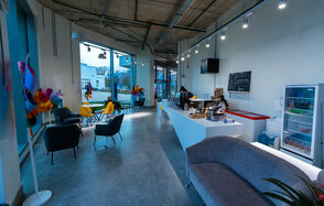 Техноград Кафетерий с панорамными окнами и барной стойкой