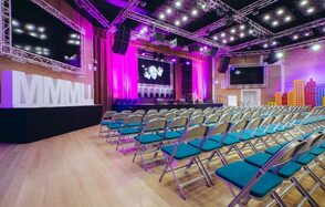 Киноконцертный зал с оборудованием