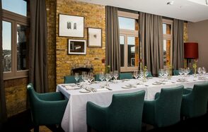 Avenue Room