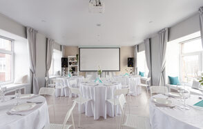 Palitra-Event. Современный белый лофт