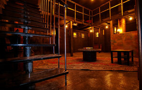 Questmakers Двухуровневый зал в стиле loft