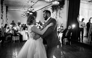 Просторный белый лофт в парке