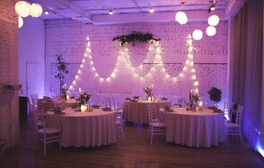 Кафе Море Внутри. Яркий камерный лофт в белом кирпиче