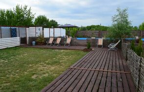 Загородная зона отдыха с бассейном