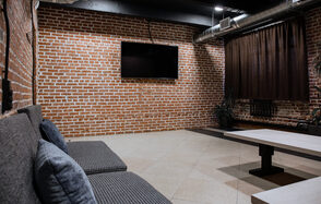 Бизнес-центр Новослободский Лофт декорированный кирпичом