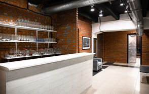 Бизнес-центр Новослободский Лофт декорированный кирпичом