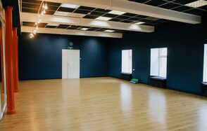 Summertime Swing Зал с большими зеркалами