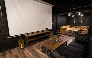 Igloobar. Уникальный лофт-кинозал 