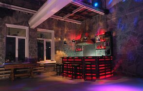 Two-level loft with a bar counter 