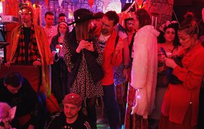 Two-level loft with a bar counter 