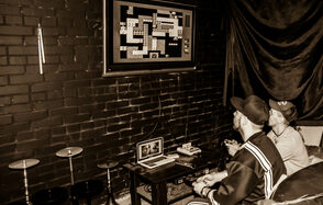 Лофт с диванами и баром