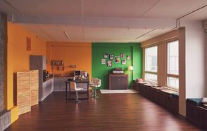 C9 studio. Яркий лоф - зал с кухней