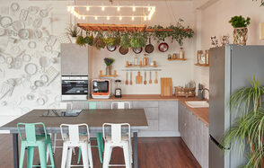 C9 studio. Яркий лоф - зал с кухней