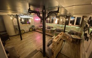 Замес Светлый лофт с диванчиками на Пролетарской