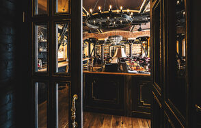 Гастрономический бар EMBERS Бар в стиле Ар-Деко под закрытие