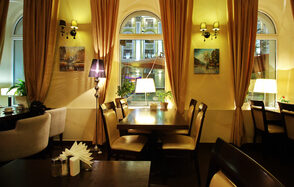 Ресторан из двух залов под закрытие