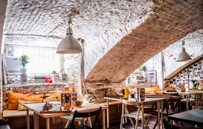 «Взаперти» Лофт со сводчатым потолком