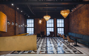 Sala banchetti con decorazioni di design 