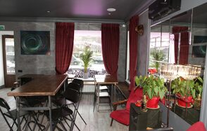 Бар под закрытие с игровым автоматом