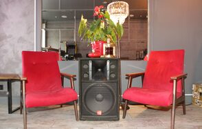 Бар под закрытие с игровым автоматом