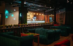 Кальянная с большими диванами под закрытие