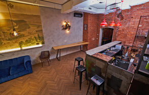 Campus Loft. Лофт-пространство с синими диванами