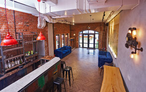 Campus Loft. Лофт-пространство с синими диванами