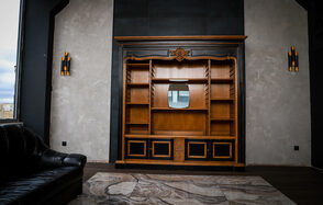 Igloobar Лофт с красным кожаным диваном