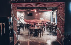 Творческий арт-бар с кухней