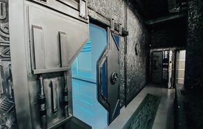 Apriori Photo Белый лофт с неоновой подсветкой