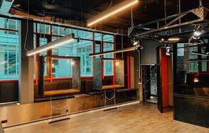 Apriori Photo Лофт из красного кирпича с панорамными окнами